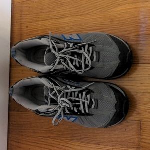 New Balance Running Shoes US youth size 5